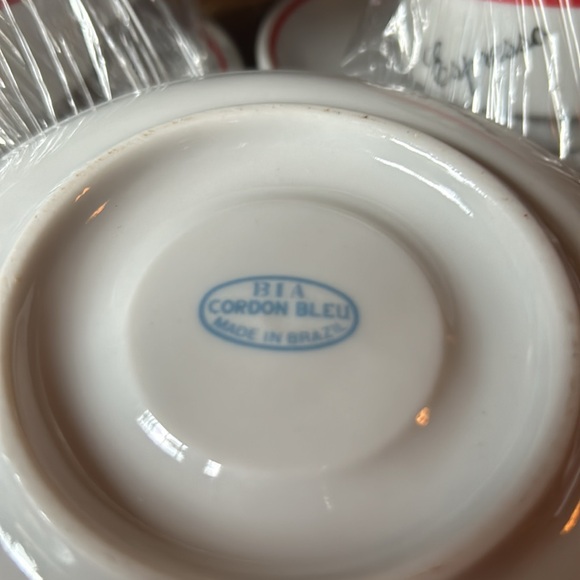 Cordon Bleu Espresso Cups 2oz Good Condition Christmas Colors - Picture 3 of 4